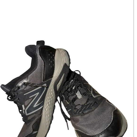 New Balance Black and Gray Running Shoes - Picture 4 of 4